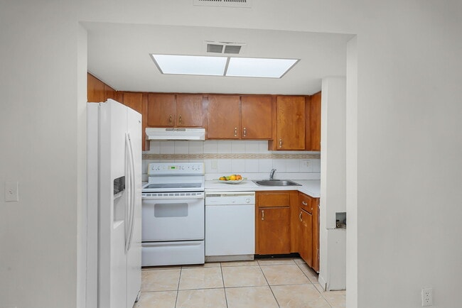 Building Photo - 6095 Village Cir N