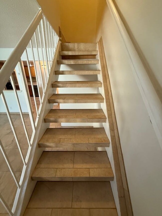 Building Photo - Beautiful 2 bedroom 2.5 bathroom with two ...