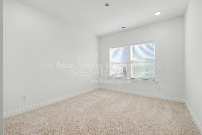 Building Photo - 9240 Walnut Hl Rd NW