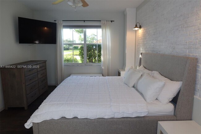 Building Photo - 8189 Sandpiper Way