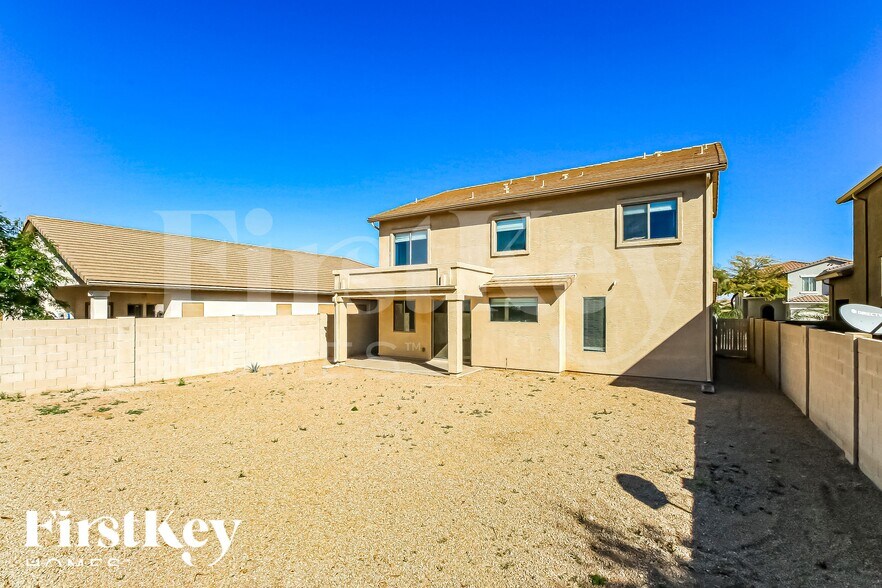 Building Photo - 725 W Desert Basin Dr