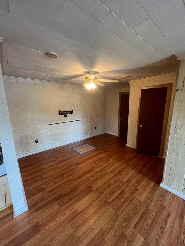Building Photo - Chestnut Grove Village 17, 18, 19