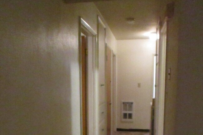 Building Photo - 704 Academy St