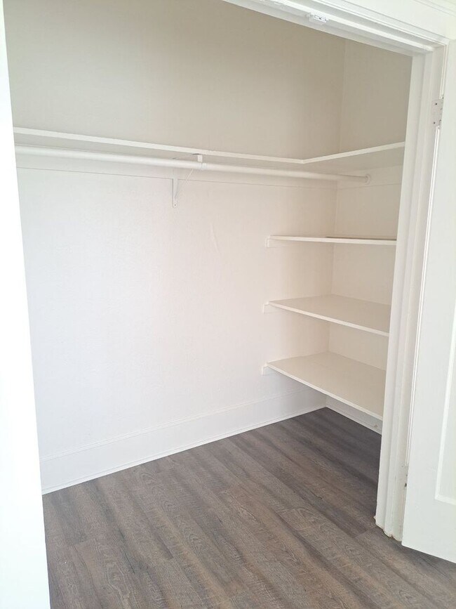Building Photo - 833-839 N. Van Ness - No Longer Manage 10/...