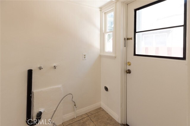 Building Photo - 757 E Doran St