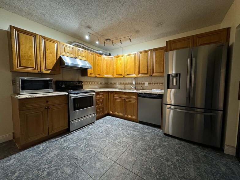 Primary Photo - 2311 23rd Ln