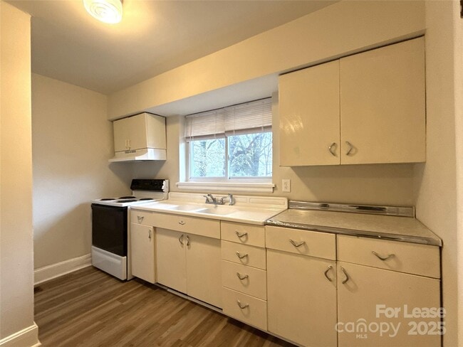 Building Photo - 1522 Browns Ave