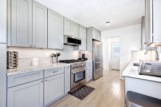 Building Photo - Beautifully Renovated La Mesa Home with 2-Car Detached Garage!
