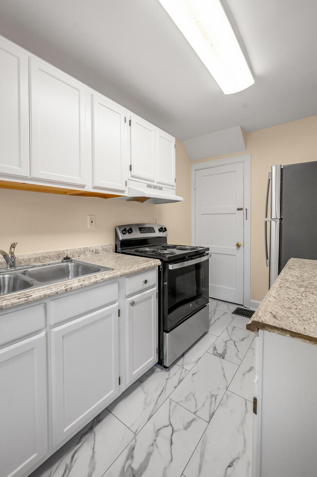 Building Photo - 494 Bob O Link Dr