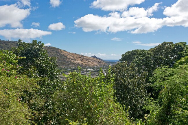 Building Photo - Rare Manoa retreat