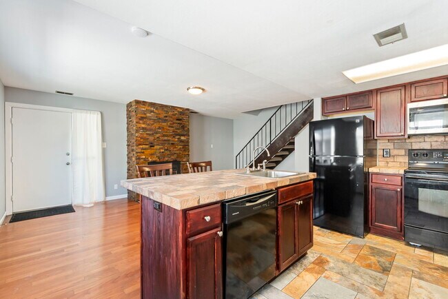 Building Photo - 4882 Sonata Dr