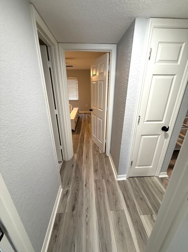 Building Photo - Charming 2-Bed/1-Bath First-Floor Condo in Gated Sarasota Community!
