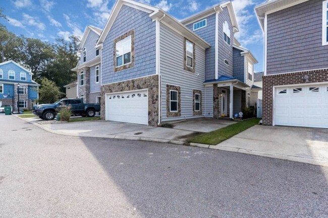Building Photo - All-Inclusive Room in Stylish Kempsville Condo w/ Garage