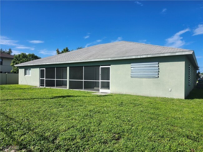 Building Photo - 3733 Country Club Blvd