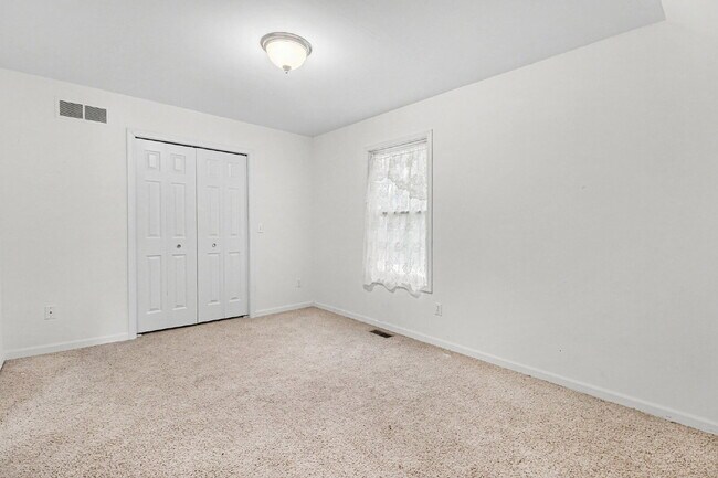 Building Photo - SPEICAL offer- MOVE IN READY 3 bedroom home!