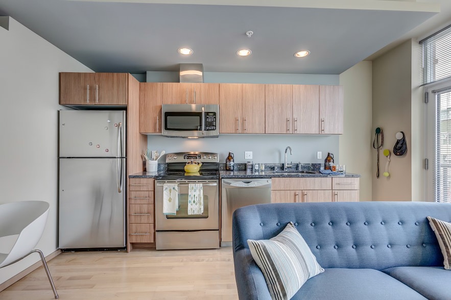 Interior Photo - 206 Bell