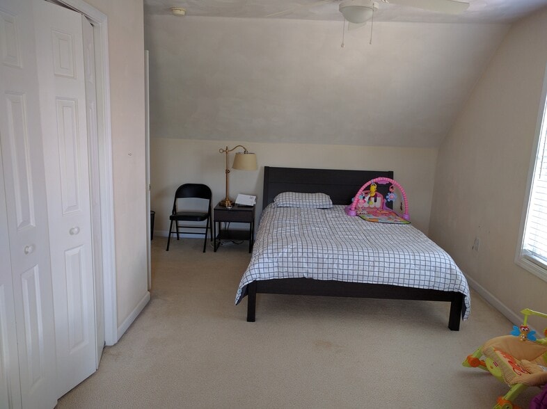 Building Photo - 709 Givens Ln