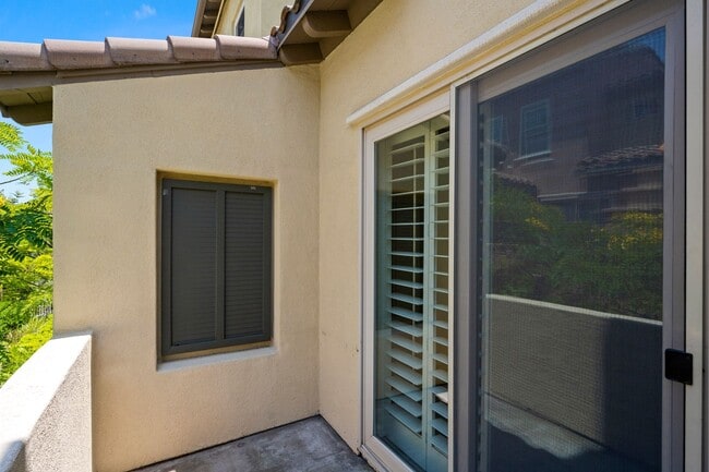 Building Photo - Upgraded Mission Valley 2 Bed 2.5 Bath at the Terraces of Escala! Small Pet OK!