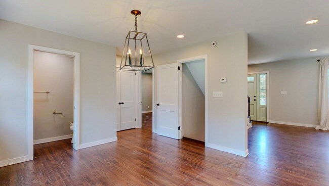 Building Photo - Updated Cape-Style Home Near Sherwood & Si...