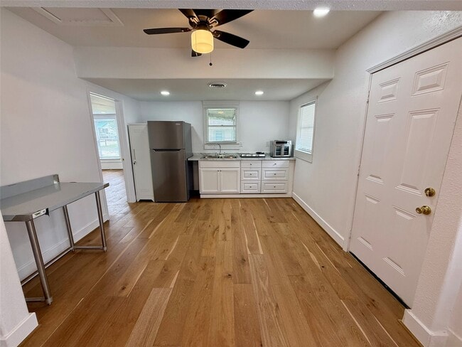 Building Photo - 2727 Old Houston Rd