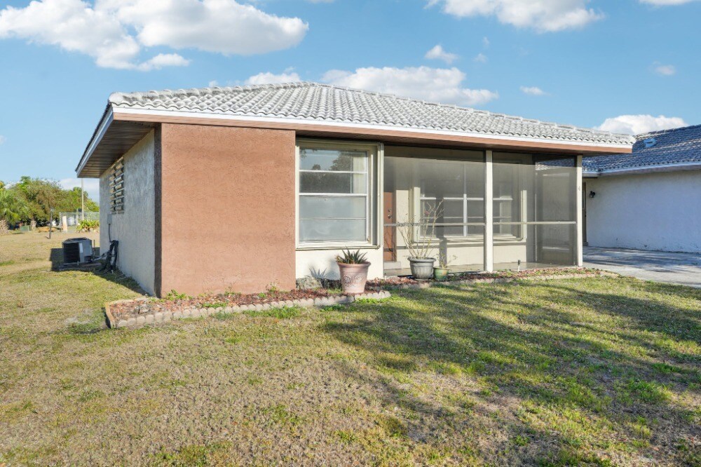 Building Photo - 4 Parkwood Villas Ct