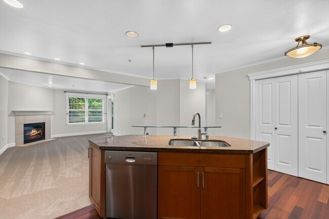 Building Photo - 2Bd/1Ba Seattle Condo