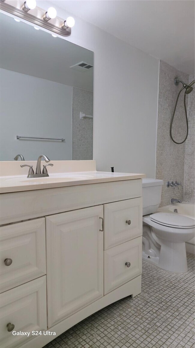 Building Photo - 3111 Oakland Shores Dr