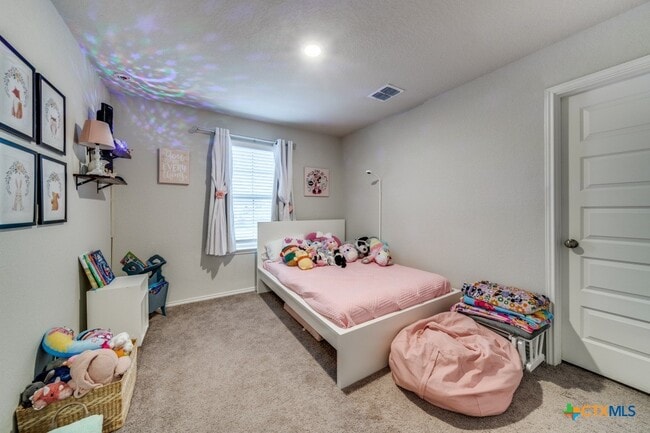 Building Photo - 2421 Ayers Dr