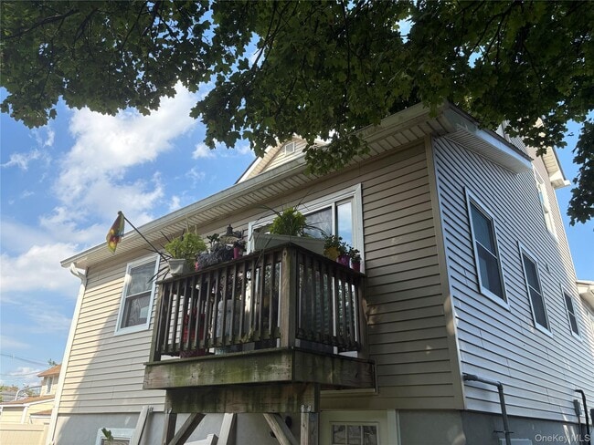 Building Photo - 346 S Main St