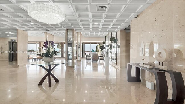 Building Photo - 300 Bayview Dr