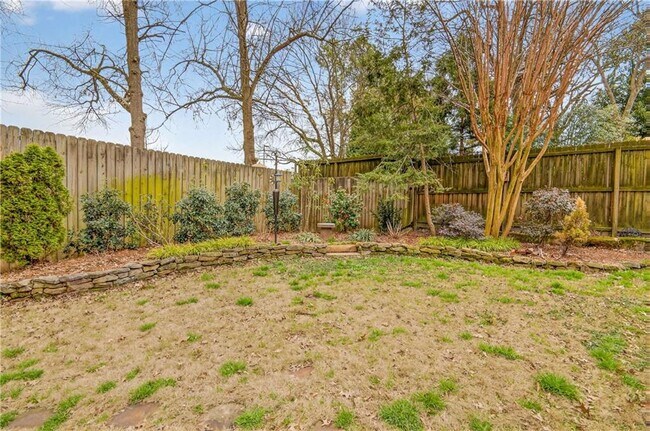 Building Photo - 865 Monroe Cir NE