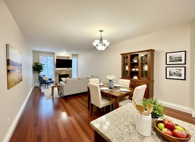 Building Photo - Luxury Townhome in Lake Oswego’s Coveted First Addition | Garage Included!