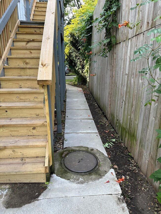 Building Photo - 408 W Illinois St