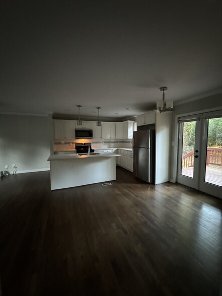 Building Photo - 3494 Maryvale Dr