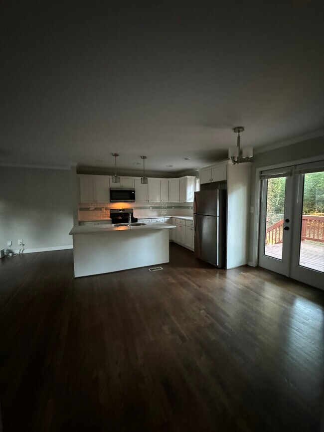 Building Photo - 3494 Maryvale Dr