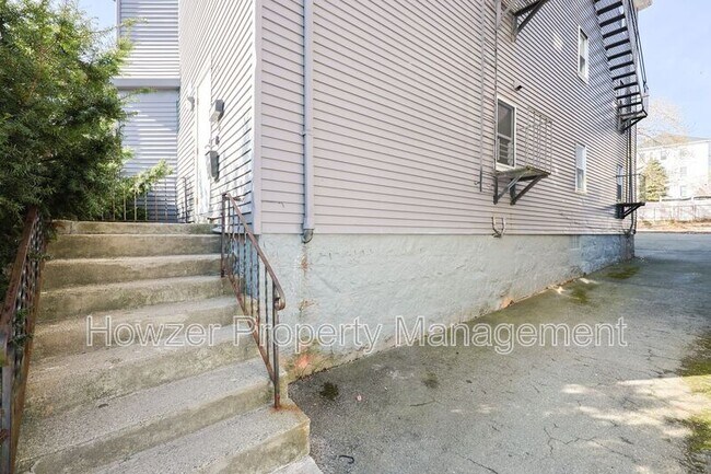 Building Photo - 87 Myrtle St