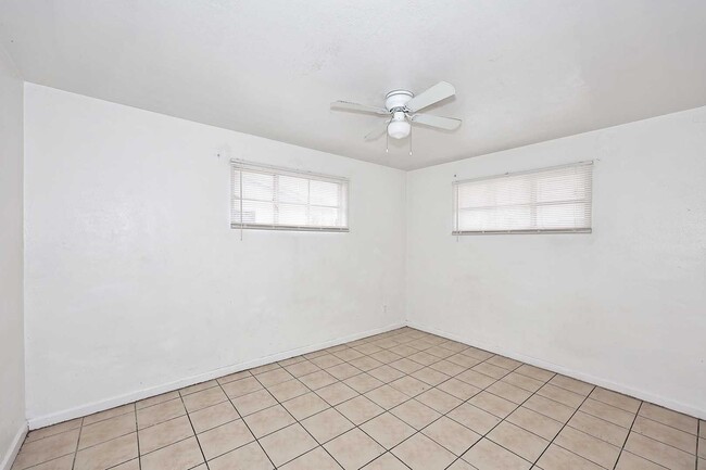 Building Photo - 8806 N 30th Ave