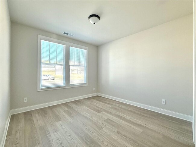 Building Photo - 3227 Madeira Dr