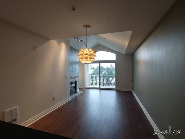 Building Photo - Top Floor Condo Located in First Hill with 2 Parking Spots Included!!!