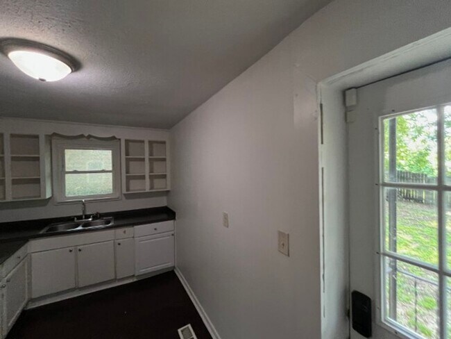 Building Photo - West Nashville 3BR Duplex