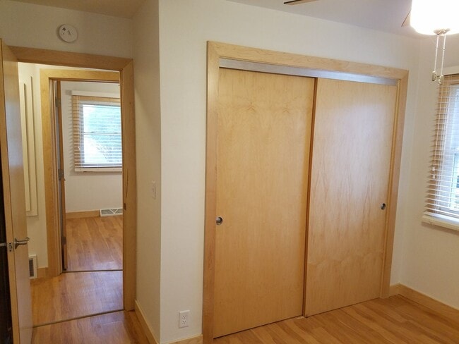 Building Photo - 4 Bedroom house in great CF Location