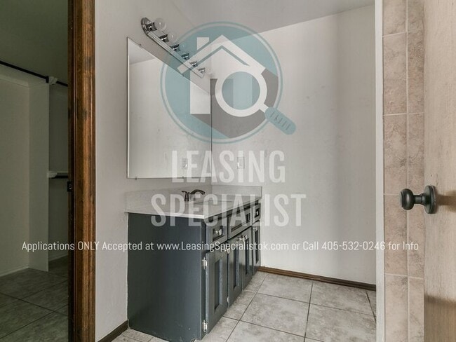 Building Photo - 2 Bed 2 Bath Garden Home in SW OKC's The R...
