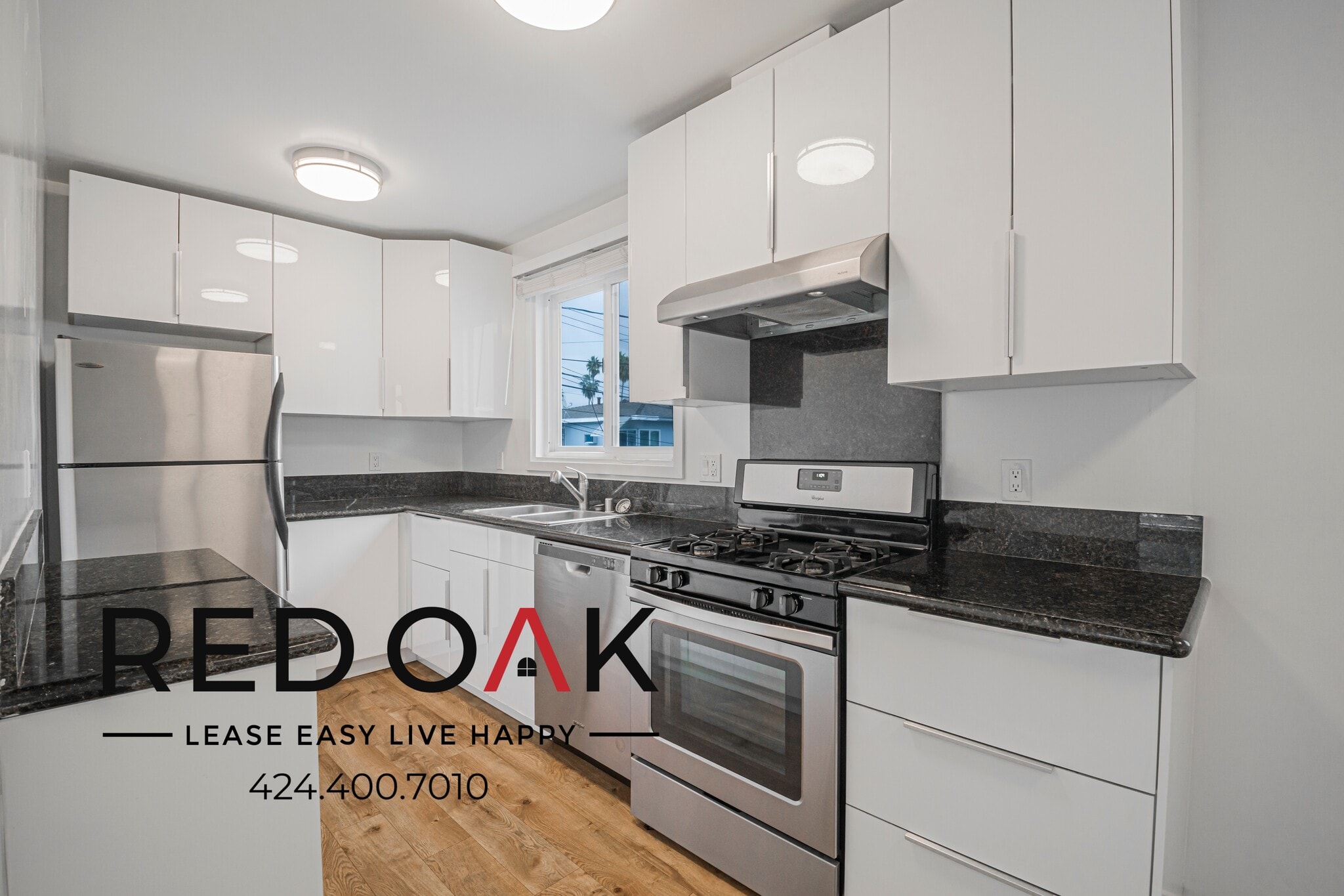 Building Photo - 14041 Moorpark St