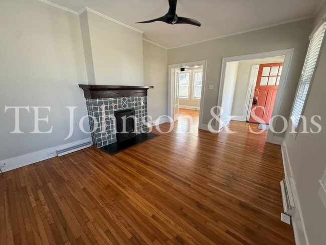 Building Photo - Charming 3BR Home with Fenced Yard, Hardwood Floors and Classic Built Ins