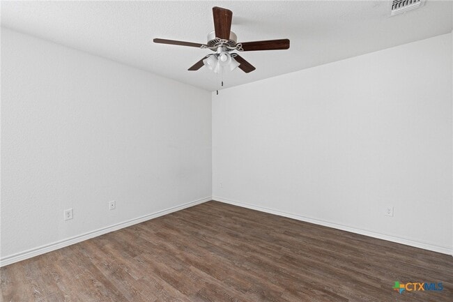 Building Photo - 903 Lasso Dr