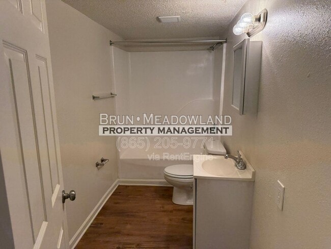 Building Photo - 502 E Red Bud Rd