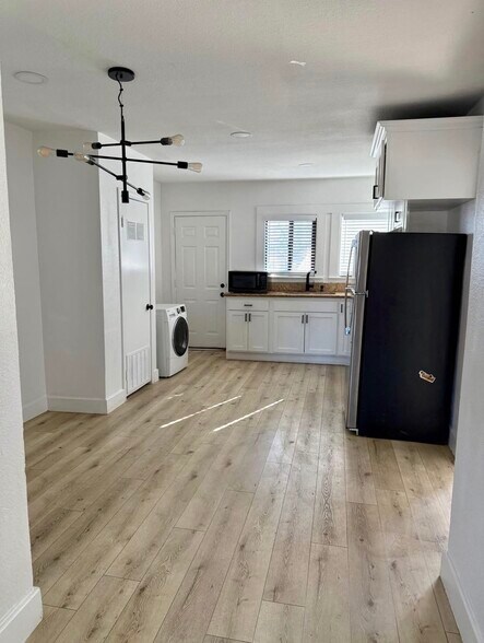 Building Photo - 823 W Orange St