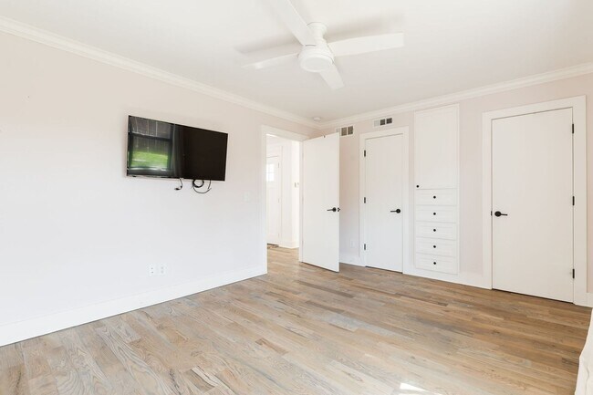 Building Photo - Beautiful Home in Nichols Hills + 3 bedrooms