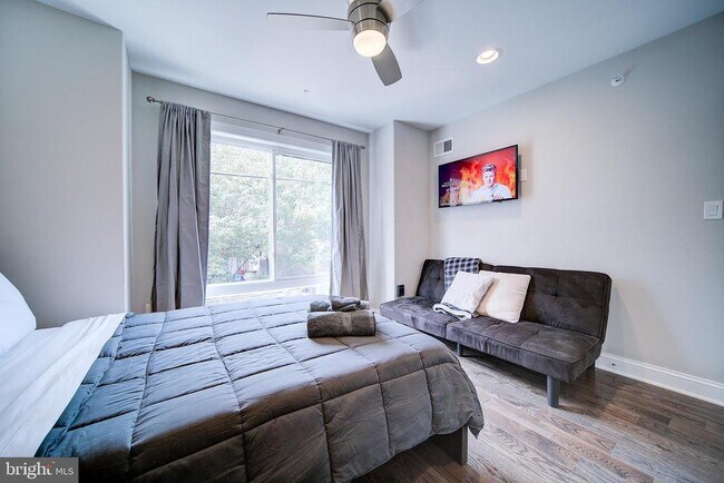 Building Photo - 1513 S Lambert St