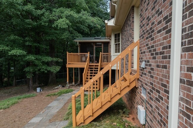 Building Photo - 2858 Livsey Dr
